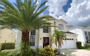 Spacious Modern And Clean Pool Home With Spa